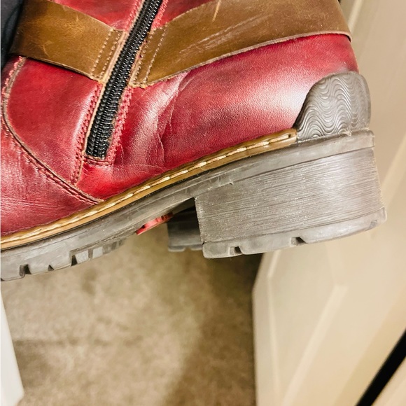 Beautiful boots that are lined and very comfortable. - Picture 5 of 7